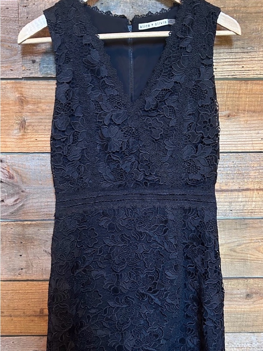 Alice + Olivia Lennon V-neck black lace mini dress size 6 - Picture 2 of 3